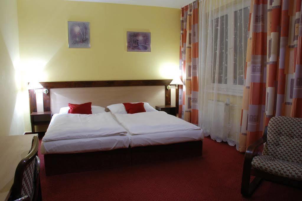 Hotel Adler Ceske Budejovice Exterior foto