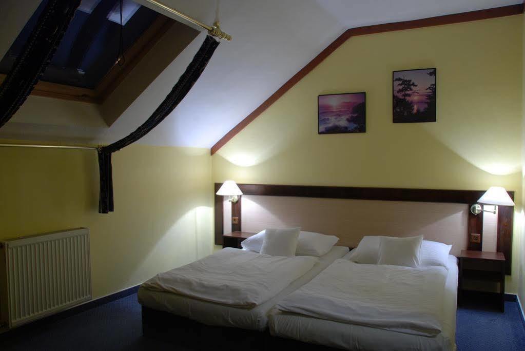 Hotel Adler Ceske Budejovice Exterior foto
