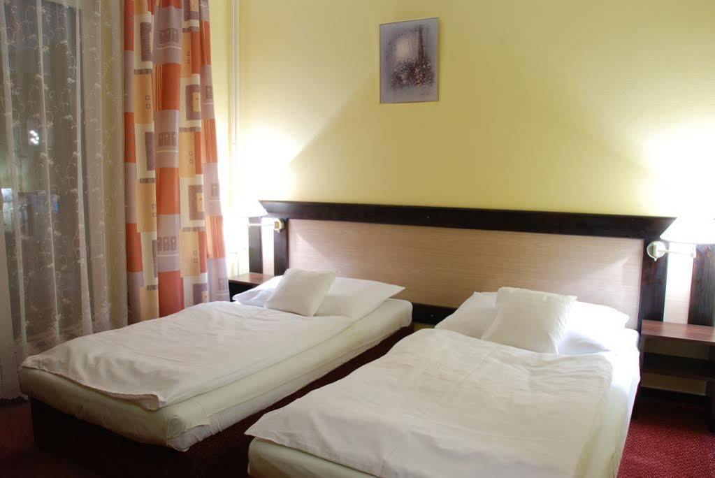 Hotel Adler Ceske Budejovice Exterior foto