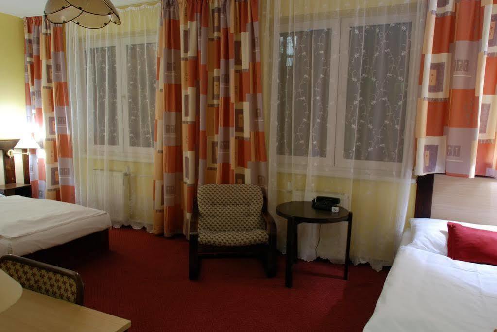 Hotel Adler Ceske Budejovice Exterior foto