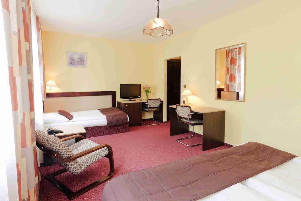 Hotel Adler Ceske Budejovice Exterior foto