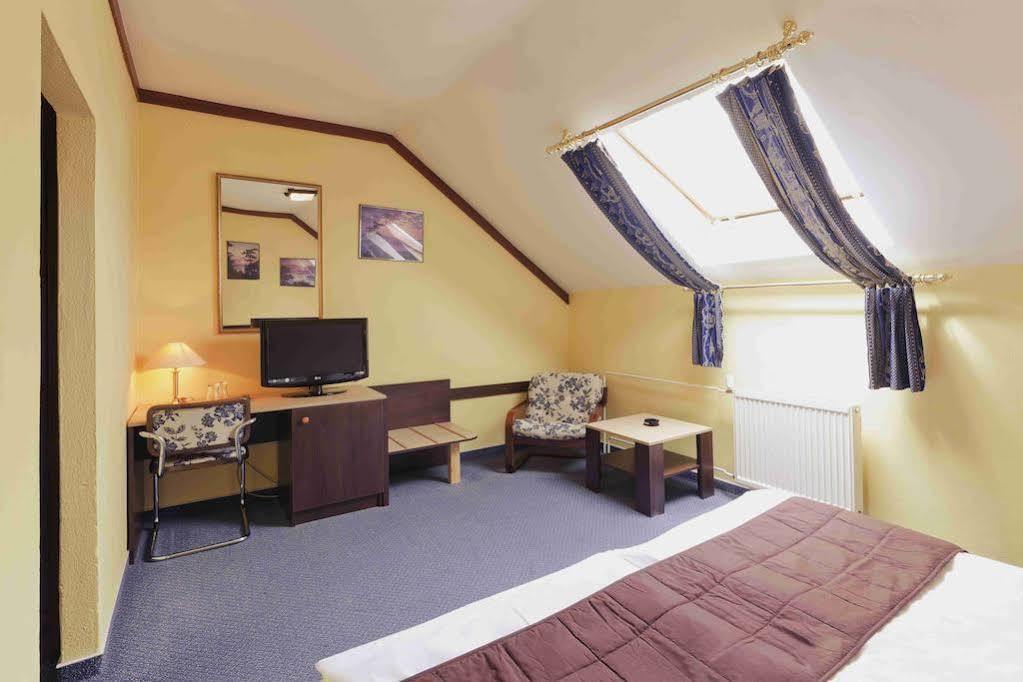 Hotel Adler Ceske Budejovice Exterior foto
